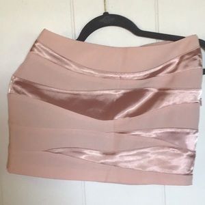 NWT Guess satin stretch mini skirt blush color